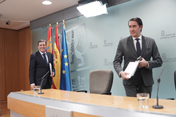 El Consejero de Medio Ambiente informa sobre el texto tras aprobarlo en el Consejo de Gobierno. / Rubén Cacho