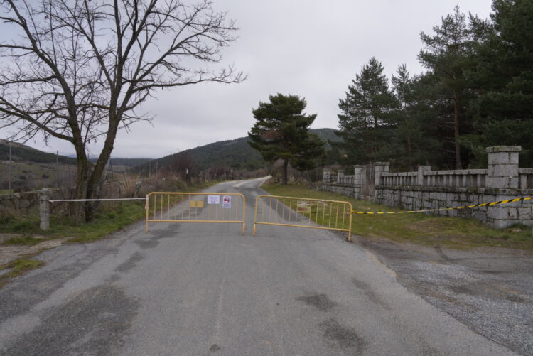 El Gobierno declara tres zonas afectadas por emergencias de protección civil en la provincia de Segovia 1 Prohibición del acceso a la Garganta del Río Moros en El Espinar / E.A.