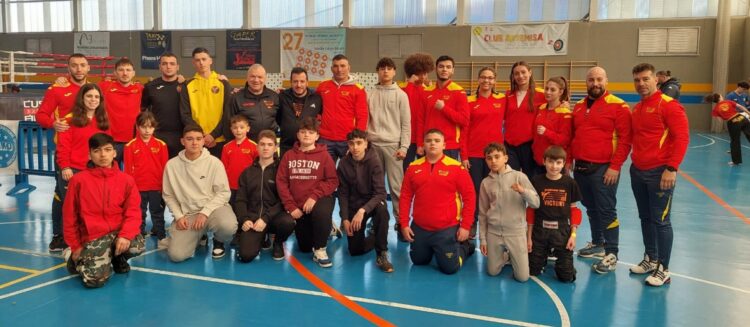 Los 30 representantes del Club de Competición Victoria.