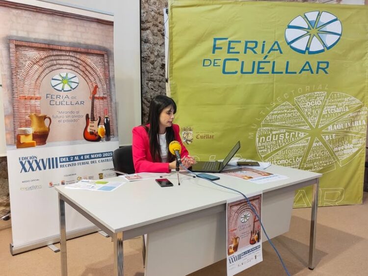La Feria de Cuéllar “mira al futuro sin olvidar el pasado” 1 Lucía Arranz en la presentación./AYUNTAMIENTO DE CUÉLLAR