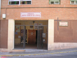 Entrada a la iglesia de Santa Teresa de Jesús. 