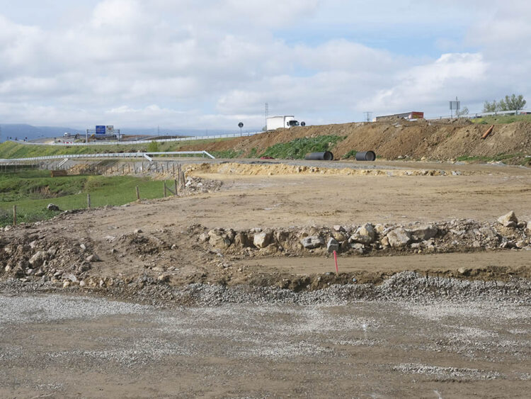 Acondicionamiento de terrenos entre la carretera SG-V-6122 y la circunvalación SG-20. / KAMARERO