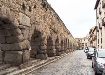 Parte baja del Acueducto de Segovia. / HÉCTOR CRIADO