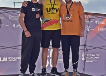 Jaime Manrique en lo más alto del podio durante la cita en Valencia./CAS