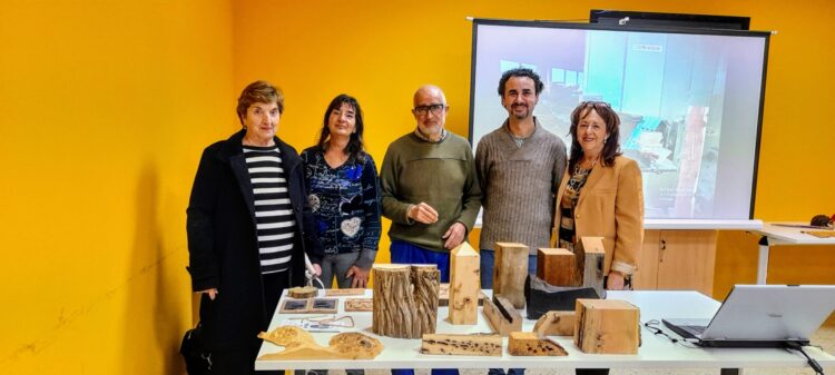 Instantes de la charla-coloquio en Cantimpalos a cargo de Miguel Ángel Moreno y Rodrigo Martínez / LOURDES MATARRANZ