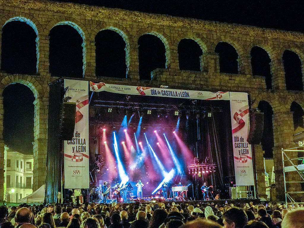 Concierto de Pastora Soler en la plaza de Artillería de Segovia. / HÉCTOR CRIADO