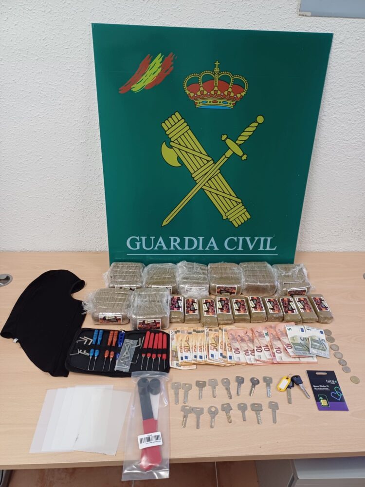 Material incautado / GUARDIA CIVIL