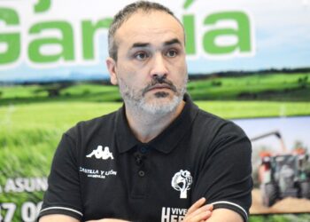 El entrenador de Viveros Herol Nava, Álvaro Senovilla, renovado hasta 2027 (FOTO: AMADOR MARUGÁN)