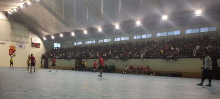 El Comercial Zamora se impone en Bernardos 1 Aspecto del Polideportivo Municipal de Bernardos durante la final (FOTO: PEDRO SANZ)