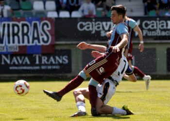 Lance del partido entre la Segoviana y el Barakaldo (FOTO: JUAN MARTÍN G. SEGOVIANA)