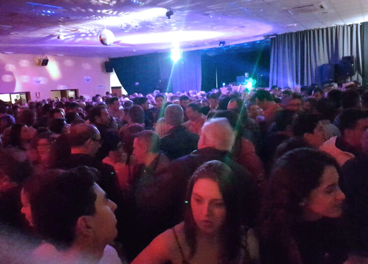 Nava de la Asunción celebra una fiesta para rememorar el ambiente musical de los años 80 1 Ambiente de la fiesta en la pasada edición / PILAR GARCÍA