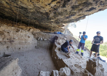 Trabajos arqueológicos en el Abrigo de San Lázaro. / KAMARERO