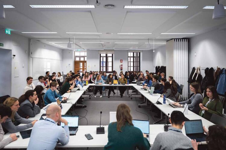 El Honours Program de IE University reúne al mejor talento para afrontar los retos de la sostenibilidad 1 El Segovia Weekend Challenge se desarrolló en el emblemático campus de Santa Cruz la Real en Segovia. / Juan Alcalde