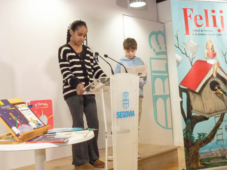 La lectura participativa de 'El Principito' inaugura el Festival de Fomento de la Lectura Infantil y Juvenil 1 Lectura participativa de 'El Principito' en el Festival de Fomento de la Lectura Infantil y Juvenil (Felij). / HÉCTOR CRIADO