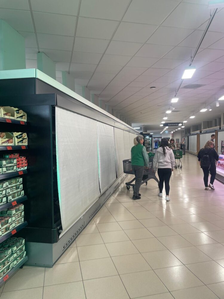 Los supermercados seguirán abiertos "hasta que aguanten los generadores" 1 IMG 20250428 WA0008