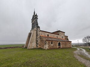 Iglesia de San Miguel, en Pajares de Fresno.