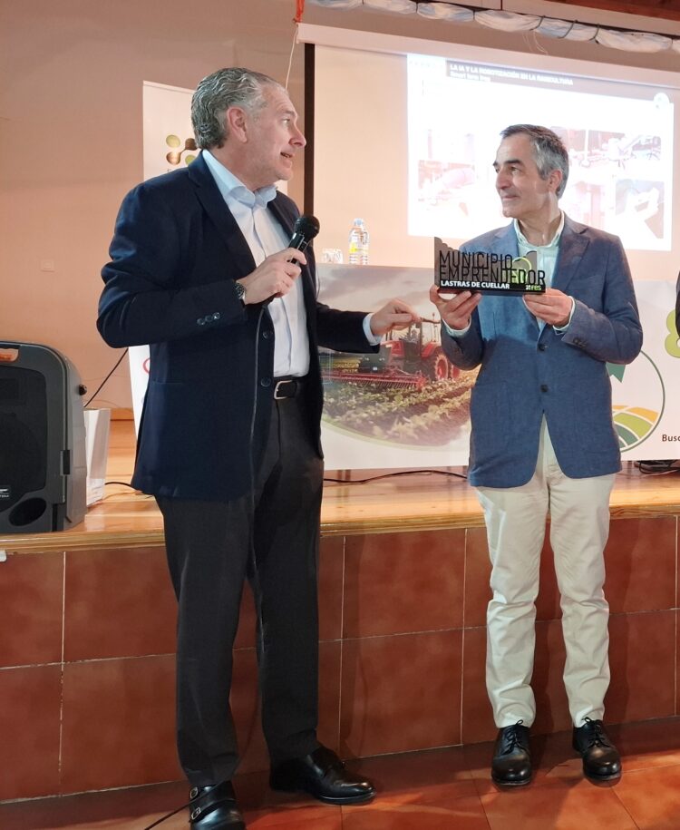 La FES distingue el carácter emprendedor de Lastras de Cuéllar 1 Entrega del galardón durante el transcurso de la iniciativa ‘Be Rurals’ / FES