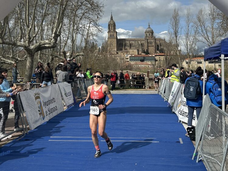 Marina Muñoz se proclama ganadora del Duatlón de Salamanca./FTCYL