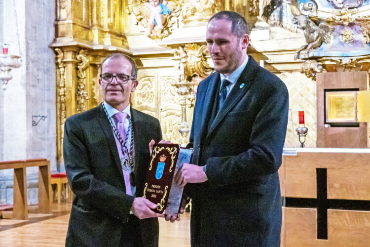 Manuel Antonio Pacheco pronuncia el pregón de la Semana Santa segoviana 2025 en la Catedral.
