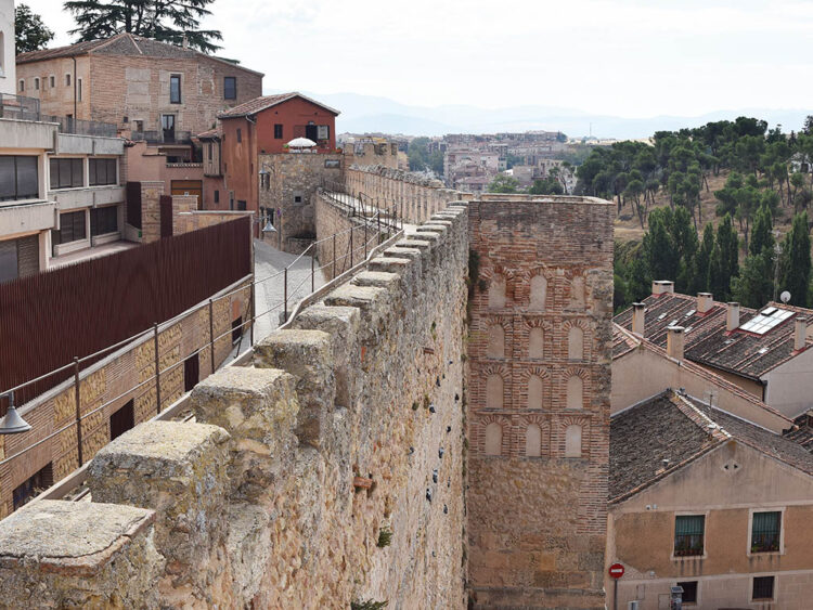 Tramo de la Muralla de Segovia. / ROCÍO PARDOS