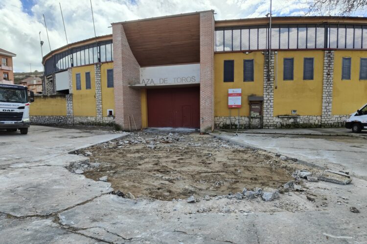 Obras en el entorno de la plaza de toros de Cuéllar / AYTO. DE CUÉLLAR