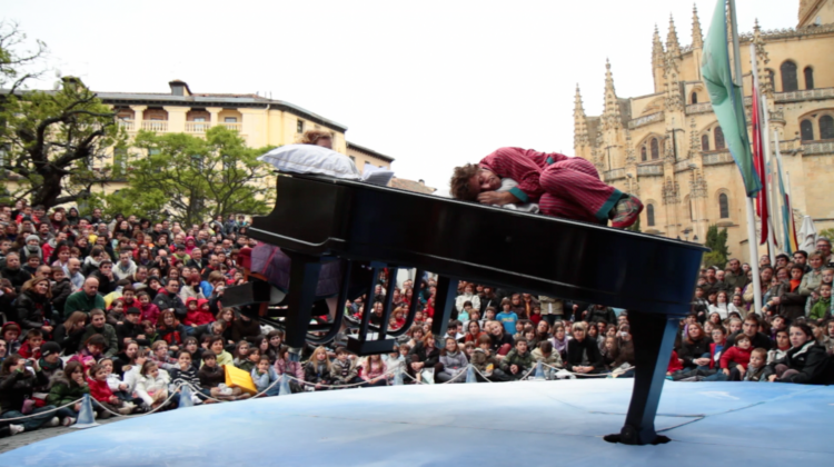 Actuación en la Plaza Mayor durante una edición anterior./TITIRIMUNDI
