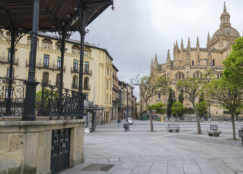 Kiosko de la plaza Mayor de Segovia. / KAMARERO