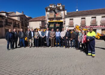 Presentación de la nueva retroexcavadora para la Mancomunidad de Municipios de la Sierra / JCYL