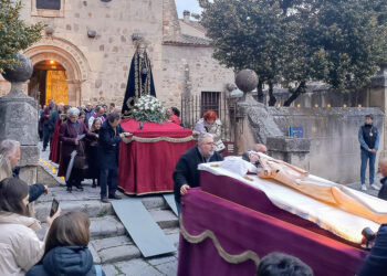 El Vía Crucis de El Salvador, con el Santo Cristo de los Gascones. / J.M.