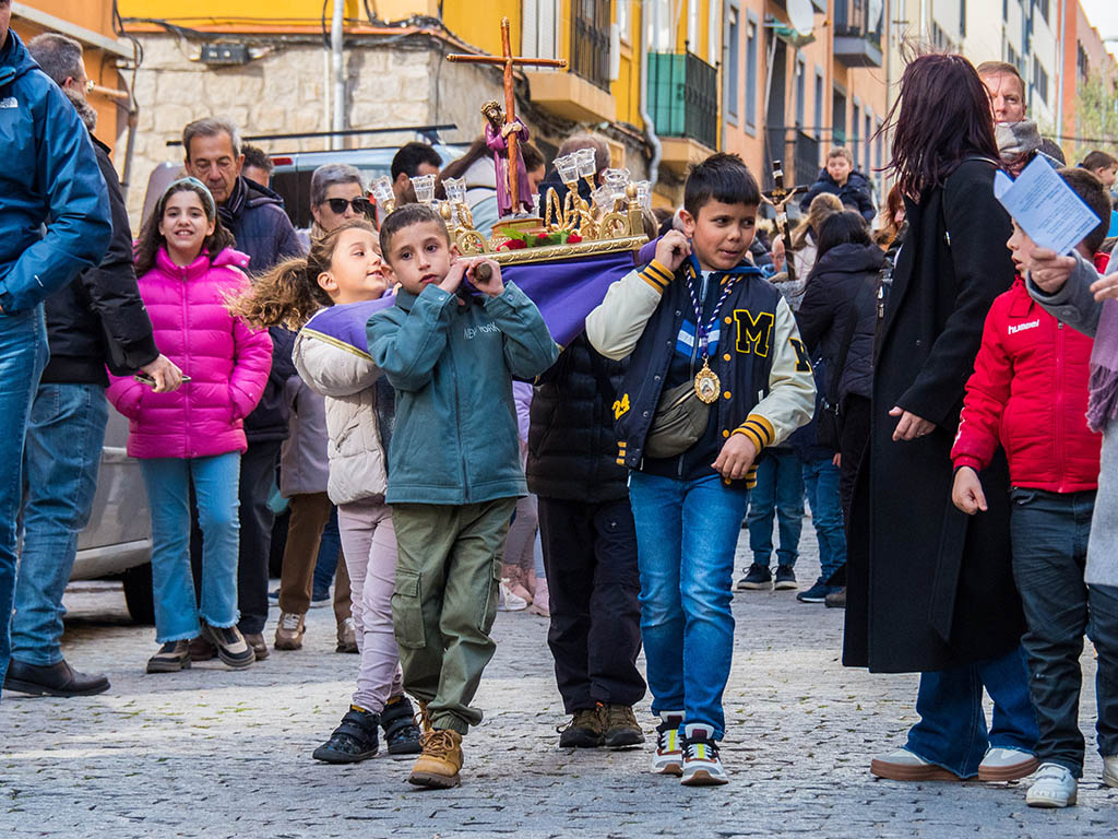 Procesión de la Pasión en los niños, en el barrio de San José de Segovia. / HÉCTOR CRIADO