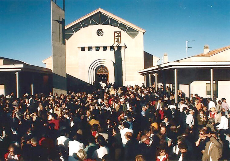 Inauguración de la iglesia, el 5 de abril de 1997.