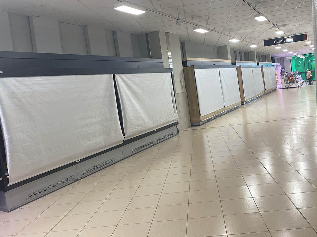 La provincia de Segovia recupera el suministro de luz durante la madrugada tras el gran apagón 2 Se limitó la oferta de los productos en conservación frigorífica. / EL ADELANTADO