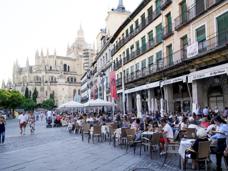 Terrazas en Plaza Mayor de Segovia. / EL ADELANTADO