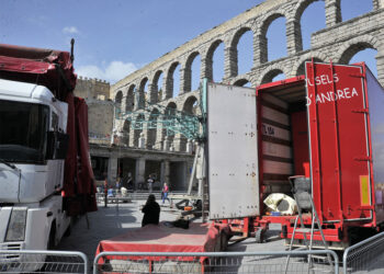 Carrusel d'Andrea en la plaza del Azoguejo. / EL ADELANTADO