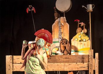 Representación de la obra ‘No nos moverán’ de ‘Titiriteros de Binefar’ / DIPUTACIÓN