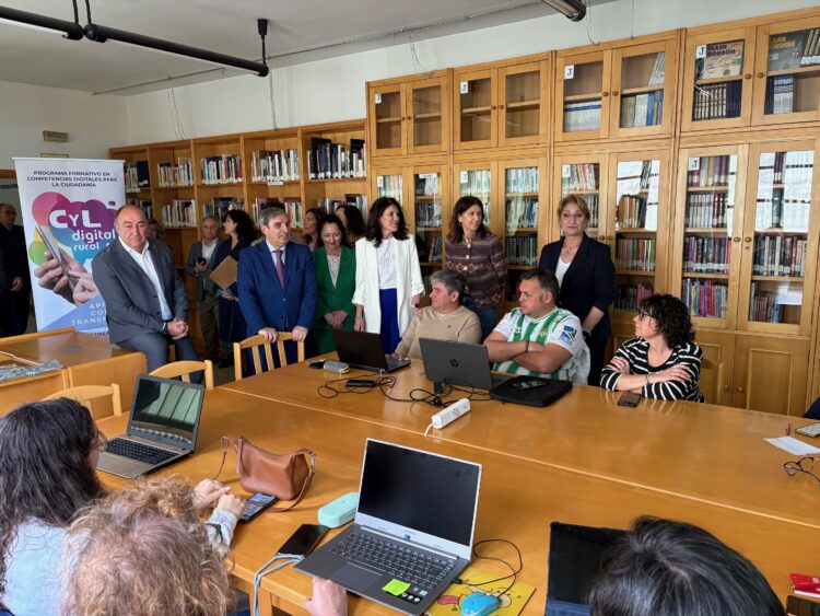 Inauguración de un nuevo curso del programa ‘CyL Digital Rural’ de la Junta en Cantalejo 1 Visita al curso del programa ‘CyL Digital Rural’ en Cantalejo / JCYL