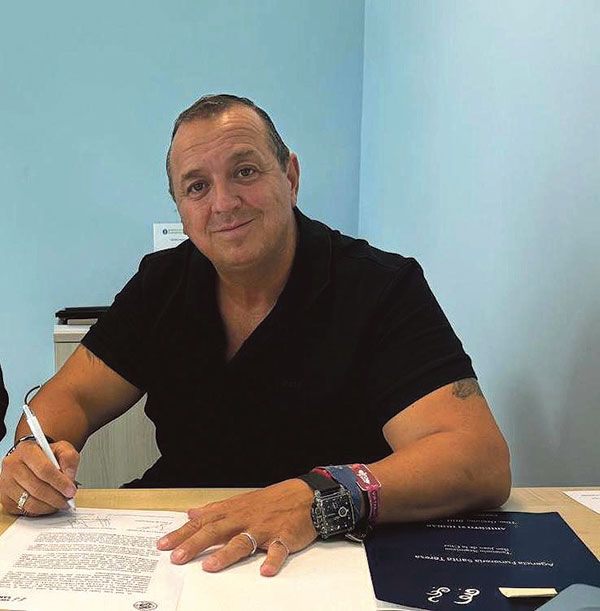 “El trabajo de un tanatorio cumple una función social esencial” 1 Óscar de la Fuente Álvarez, Director de la Agencia Funeraria Santa Teresa.