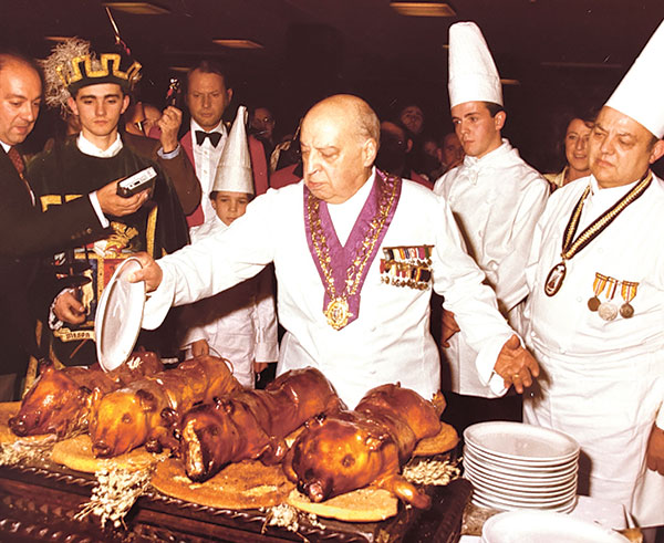 Su carácter afable y su capacidad para atraer visitantes le convirtieron en el mesonero más importante de la época. / CÁNDIDO