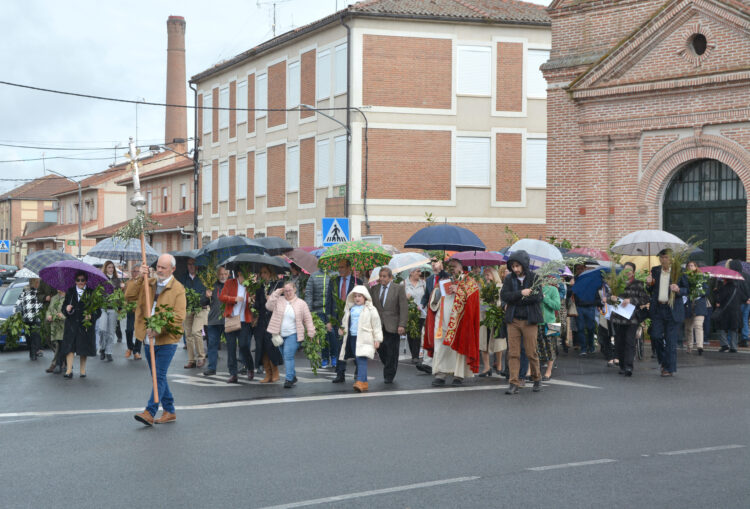 La celebración del Domingo de Ramos tras la bendición de los ramos / AMADOR MARUGÁN