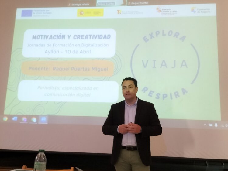 Ayllón acoge el primer curso presencial del plan 'Hoces de Segovia' sobre digitalización y turismo 1 Instantes de la primera sesión presencial del programa en Ayllón / DIPUTACIÓN