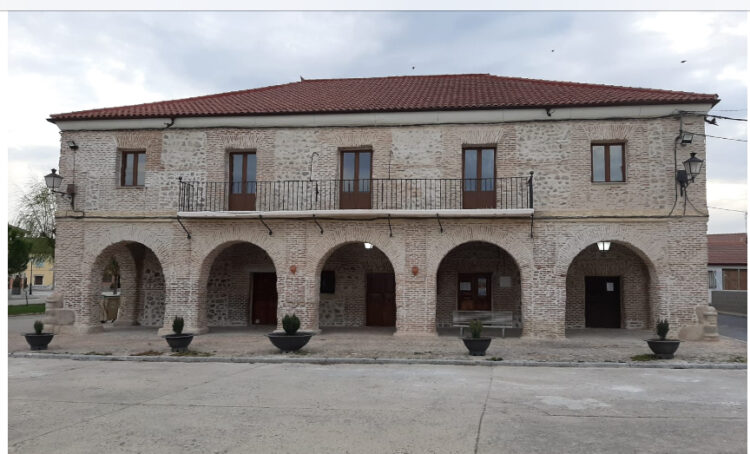 Abierto el concurso para el arrendamiento de los apartamentos turísticos en Labajos 1 Foto de archivo. Vista del Ayuntamiento de Labajos / E.A.