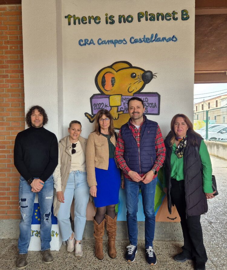 El director provincial de Educación visita el CRA ‘Campos Castellanos’ de Cantimpalos 1 Instantes de la visita / LOURDES MATARRANZ