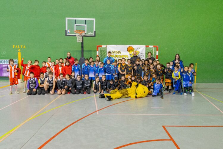 La XIX edición de la Liga Avispa Calixta llega a su final con éxito 1 Equipos participantes durante la XIX edición de la Liga Avispa Calixta./CD. BASE