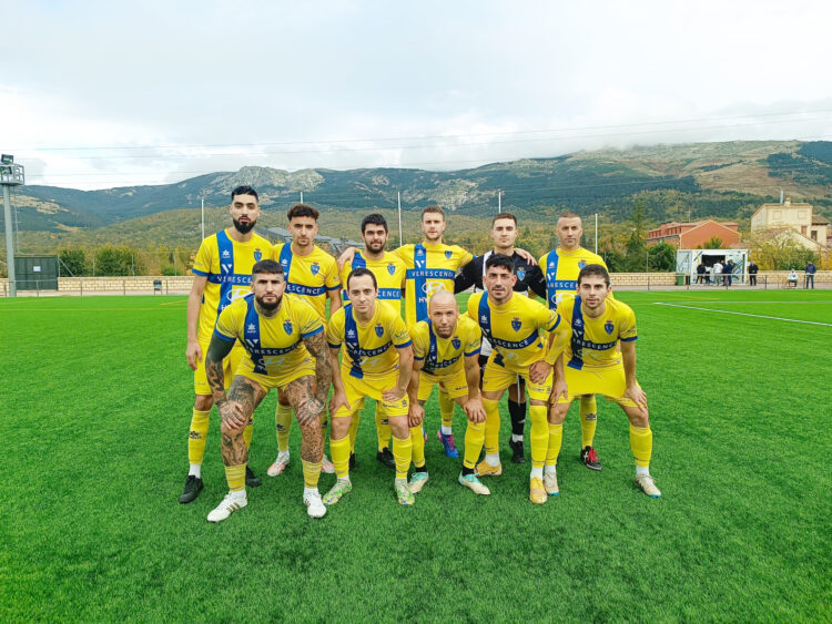 Triunfo de líder del Real Sitio en la Provincial Aficionados 1 Equipo titular del Real Sitio en su partido frente al Cuéllar durante la presente temporada./CD. CUÉLLAR