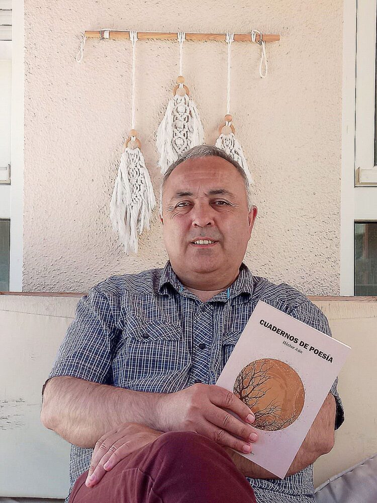 Solidaridad en verso 1 El escritor espinariego Óscar María Barreno publica su última obra bajo el título ‘Cuadernos de poesía’.