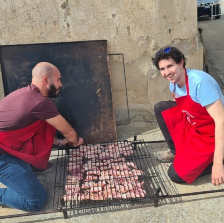 Tradición y fiesta en la XII edición de la matanza popular en Martín Miguel 1 Preparación de la carne / J.T.