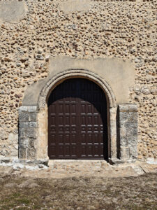 Portada de la ermita del Cristo del Corporario de Castiltierra.