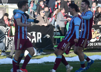 Los jugadores de la Segoviana celebran el gol de Abel Pascual en el encuentro ante la Cultural Leonesa celebrado en La Albuera./JUAN MARTÍN-G. SEGOVIANA