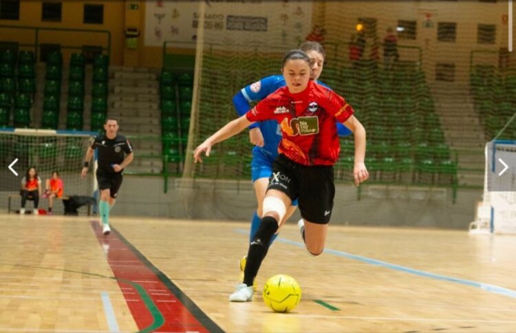 Jimena Herranz durante un encuentro con el Segosala disputado en el Pedro Delgado./E.A