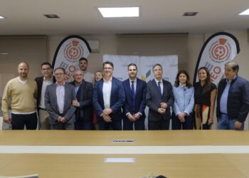 Diferentes autoridades durante la presentación del torneo celebrada en la Sala del Consejo de CajaViva./CD. SEGOSALA